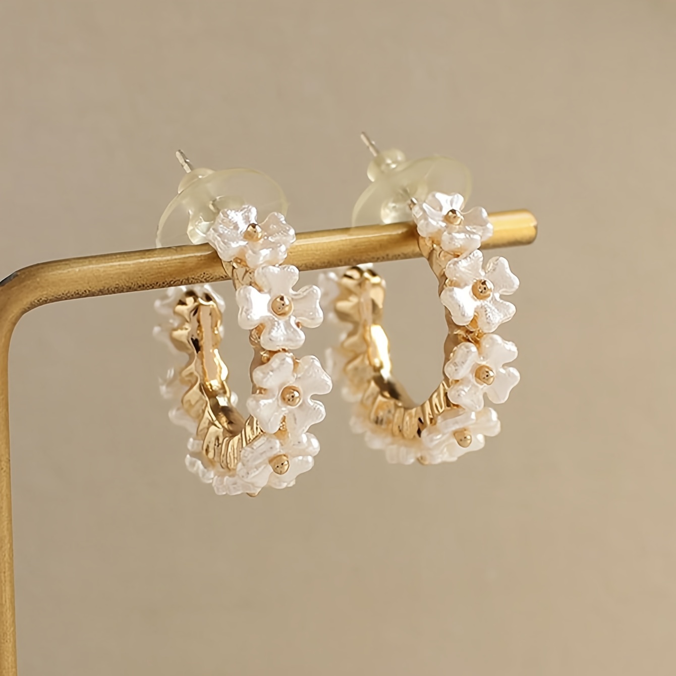 A Pair Of Women's Temperament High-end Pearl Earrings, Female Retro Earrings