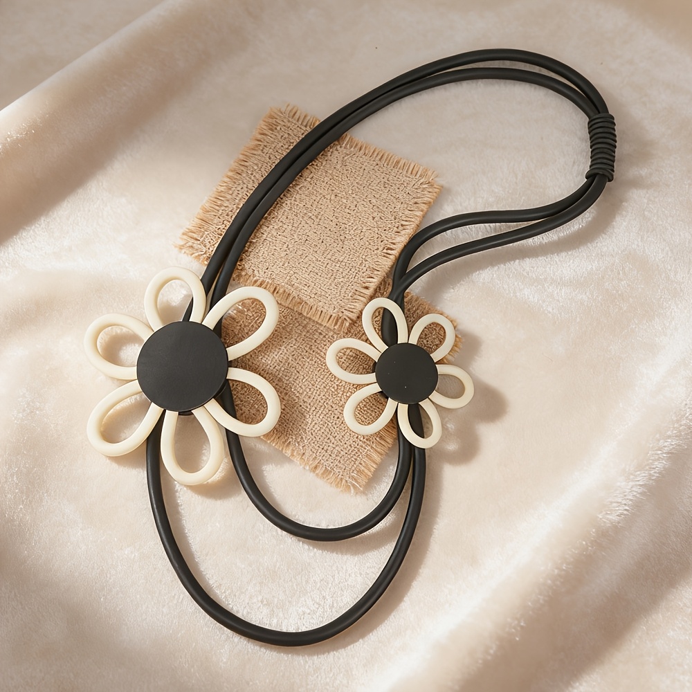 Women's Cute Small Flower Shape Pendant Necklace, Casual Jewelry