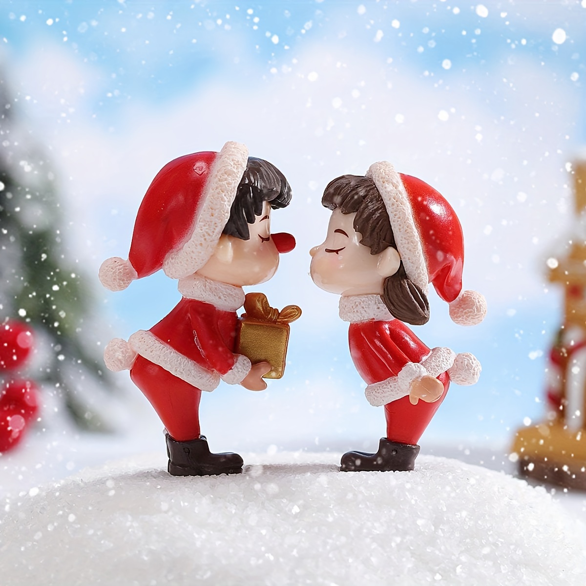 

Christmas Kiss Couple Figurines Set Of 2, Art Deco Style Love Theme, Pvc Collectible Statuettes For Various Room Types, Festive Holiday Decor, Non-electric Desk Ornaments