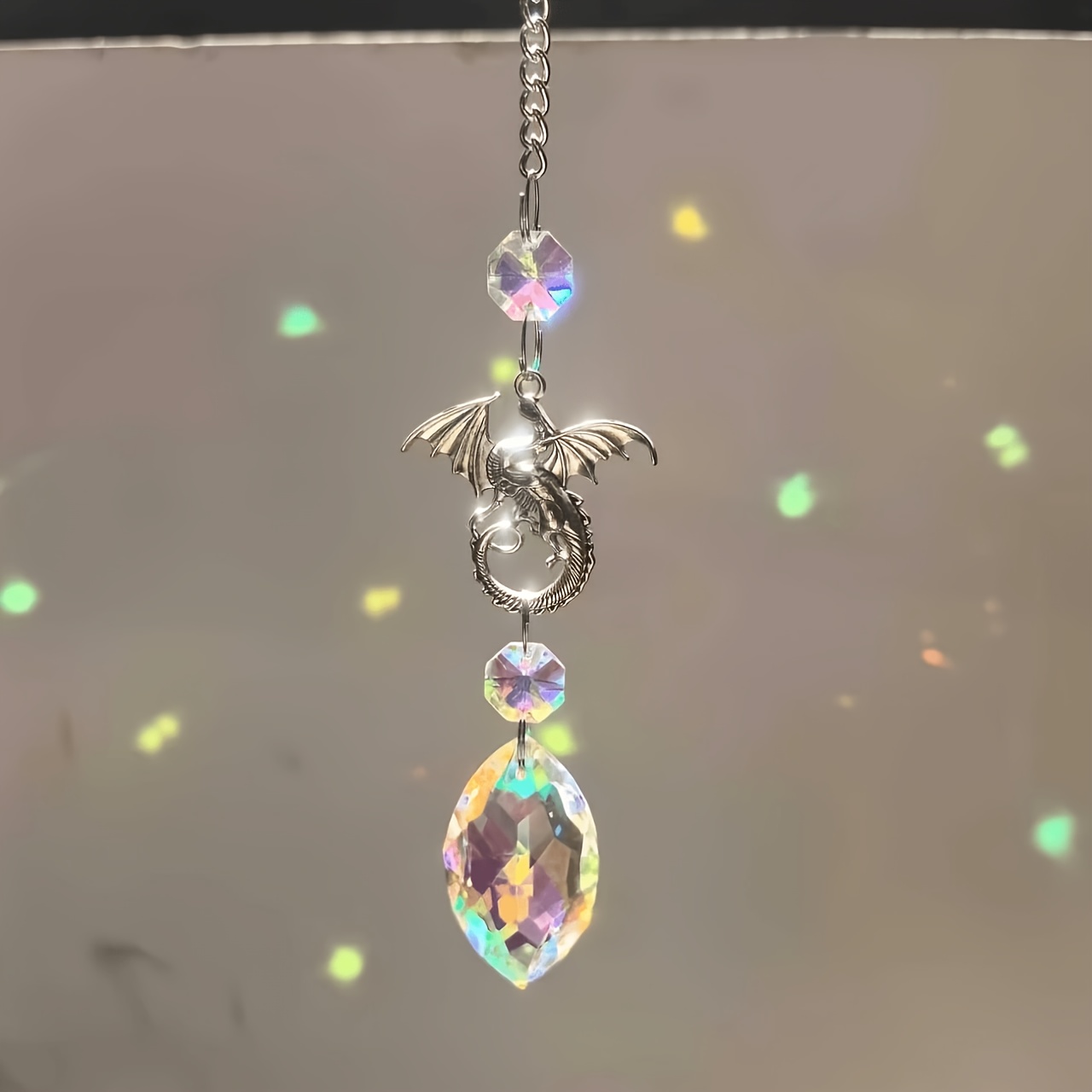 TEMU attrape-soleil , motif de dragon argenté, accroché aux têtes de lit, rebords de fenêtre, bureaux, entrées, cuisines, salons, cours de jardin,