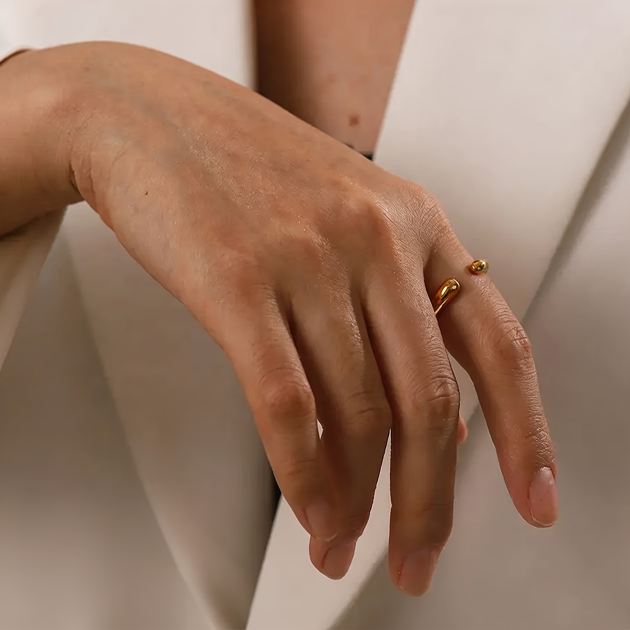 Women's Minimalist Smooth Teardrop Open Ring, Cool Tone