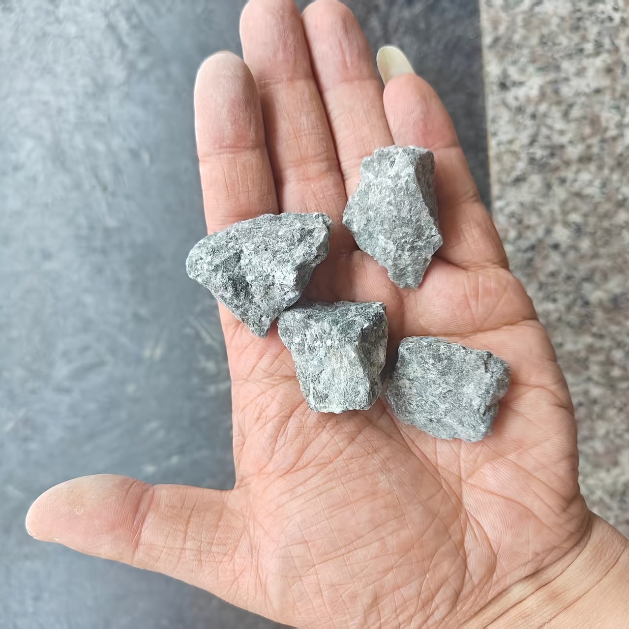 2/4/7pcs Of Irregularly Shaped Natural Stone Materials, Flame Stone, Fluorescence Reaction, Aquarium Home Decoration, Random