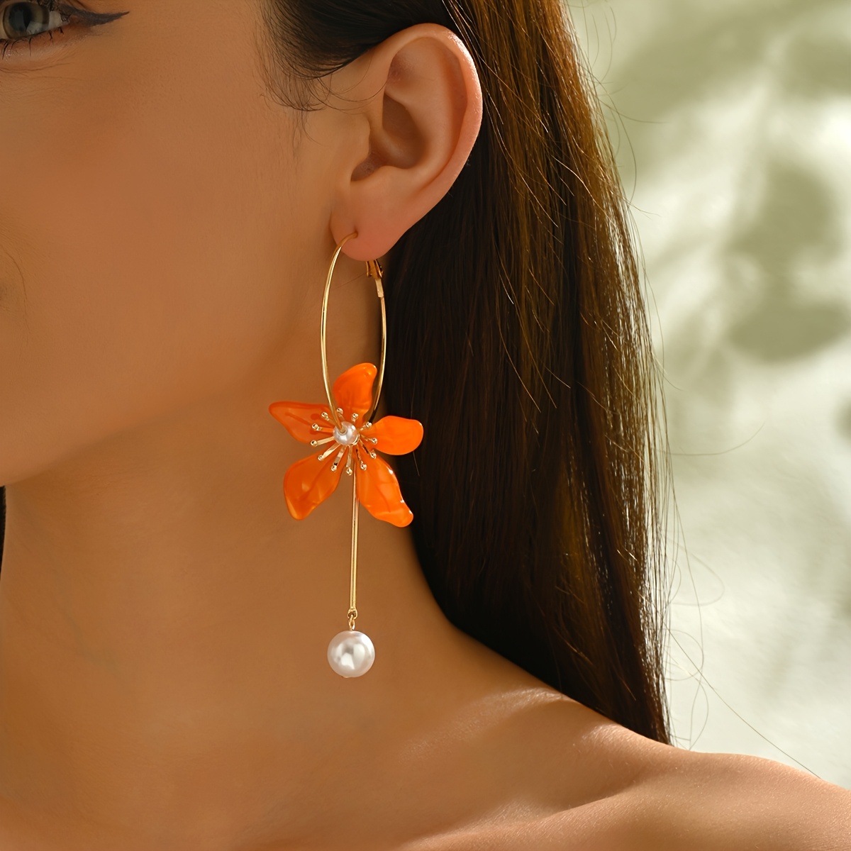 Image of A Pair Of Fashionable And Elegant Acrylic Flower Hoop Earrings, Suitable For Women' Casual, Vacation, And Party Wear