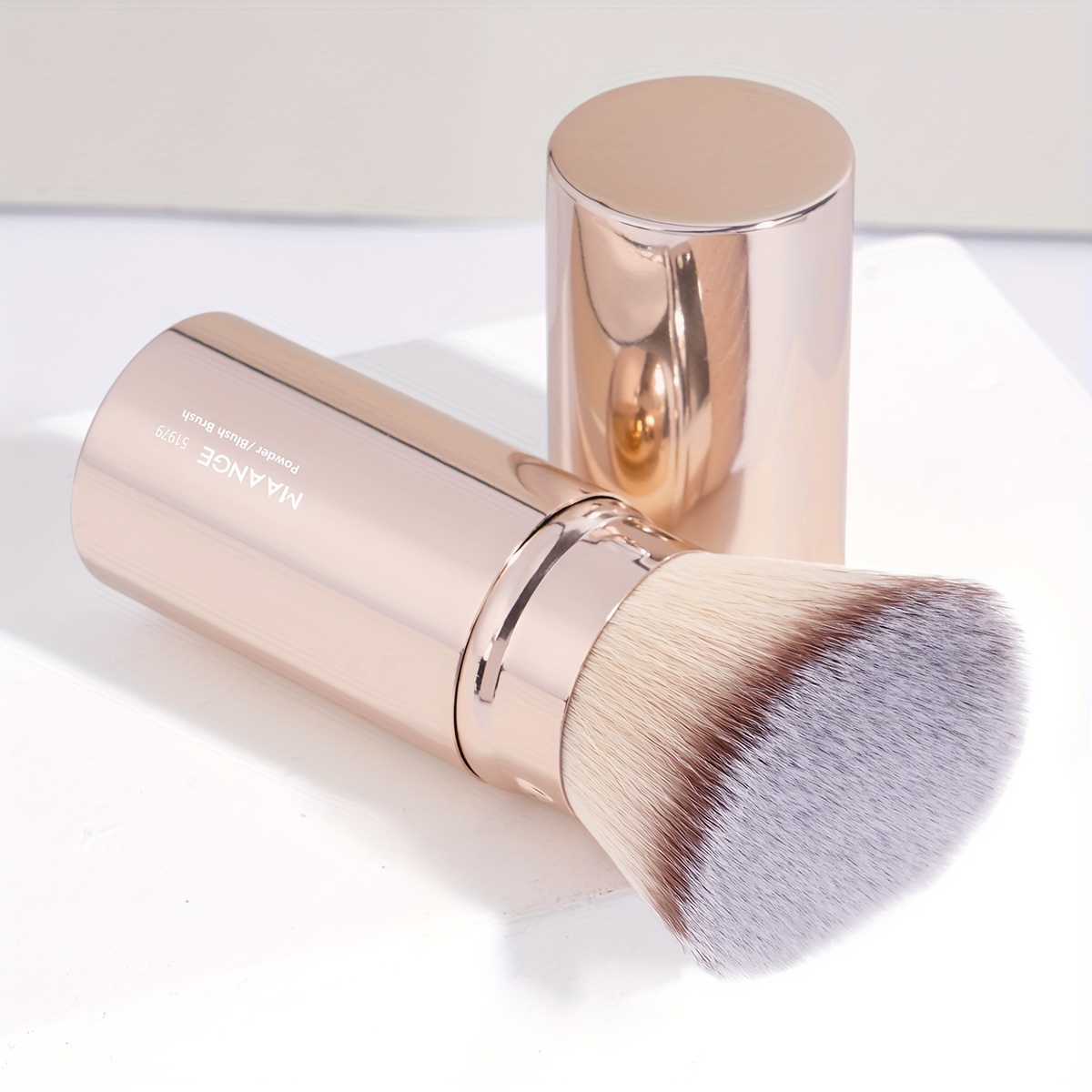 MAANGE Retractable Foundation Brush with Soft Bristles