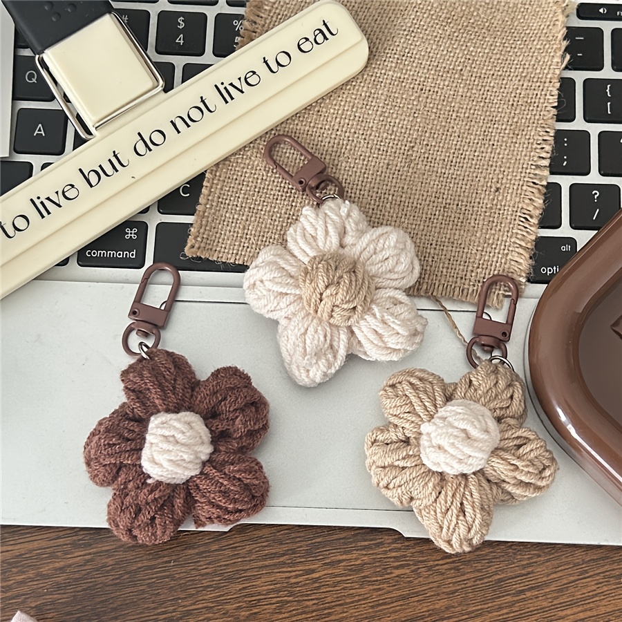 

3pcs Vintage Knit Flower Keychains - Chic Alloy & Fleece , Lobster Clasp, Couples & , Fashionable Bag Charms