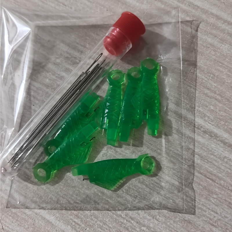 TEMU Set di attrezzi da cucito da 24 pezzi (18 aghi con grande + 6 strumenti per infilare). Dispositivo per auto-infilatura per macchina da cucire.