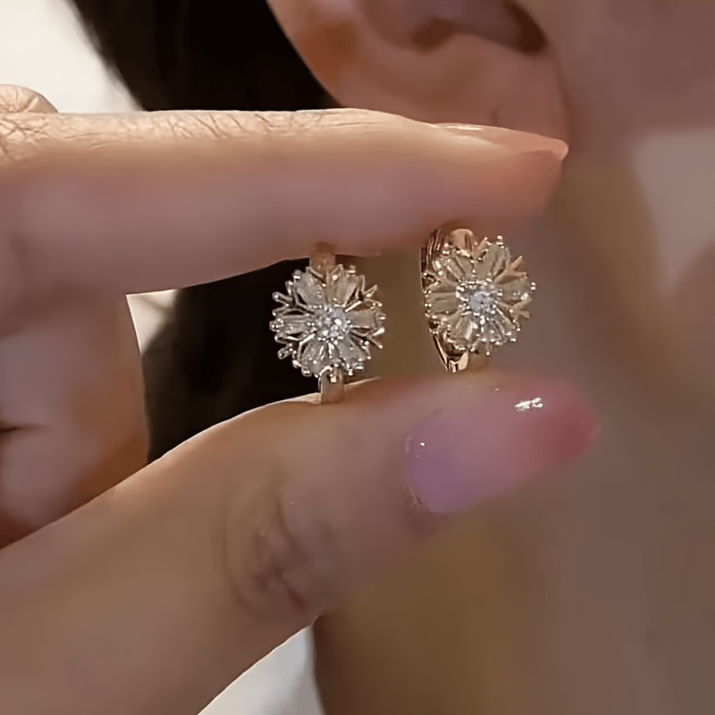 TEMU Pendientes de lujo de moda con circonita sintética de copo de nieve dorado para mujer, pequeños y exquisitos, elegantes, versátiles, accesorios