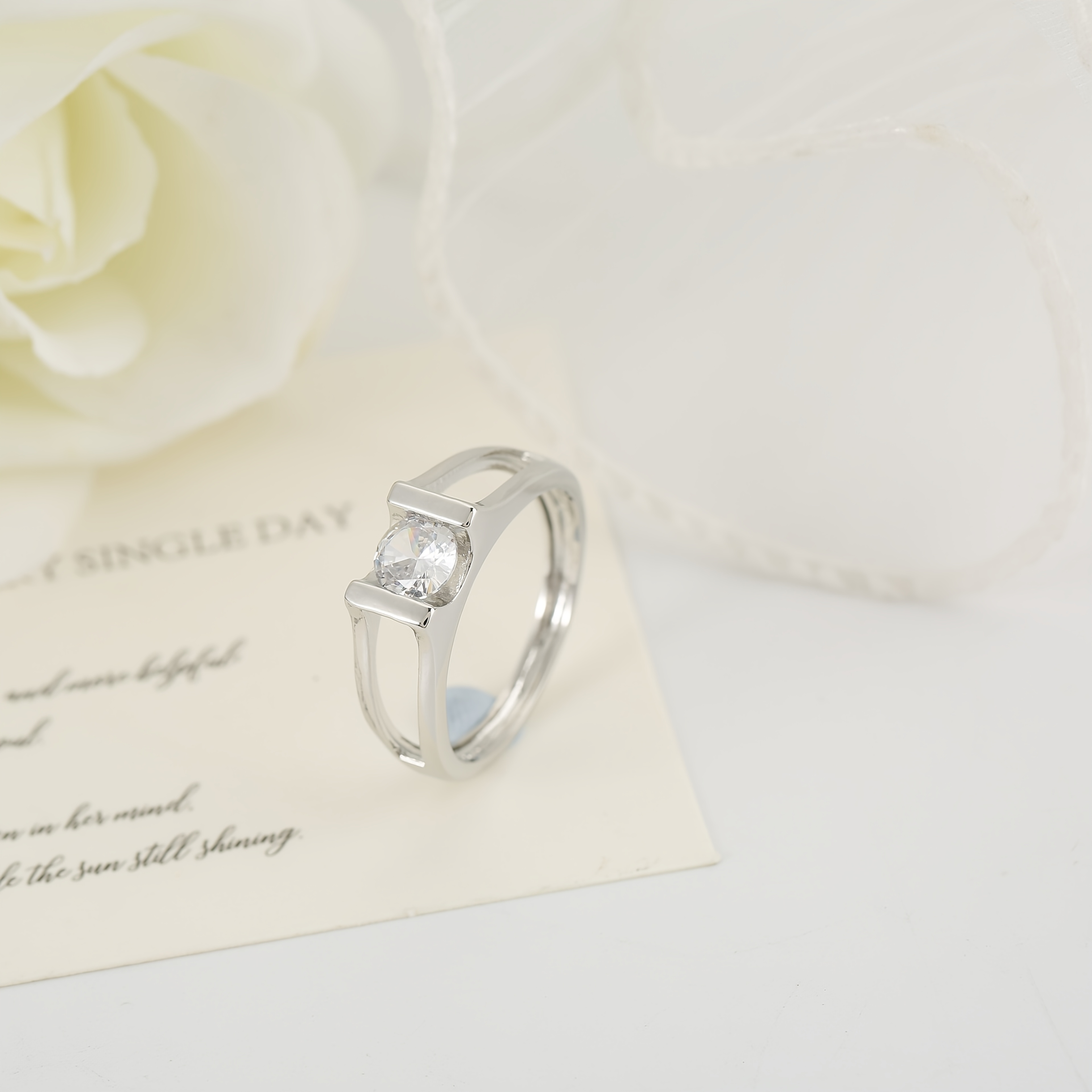 Image of The Classic Four-claw Inlaid Synthetic Synthetic Zircon​​ Ring, Light Adds Eternal To Proposal And Engagement, Of Jewelry To Witness Love, Easy And Elegant, Gift, Worn By Men And Women