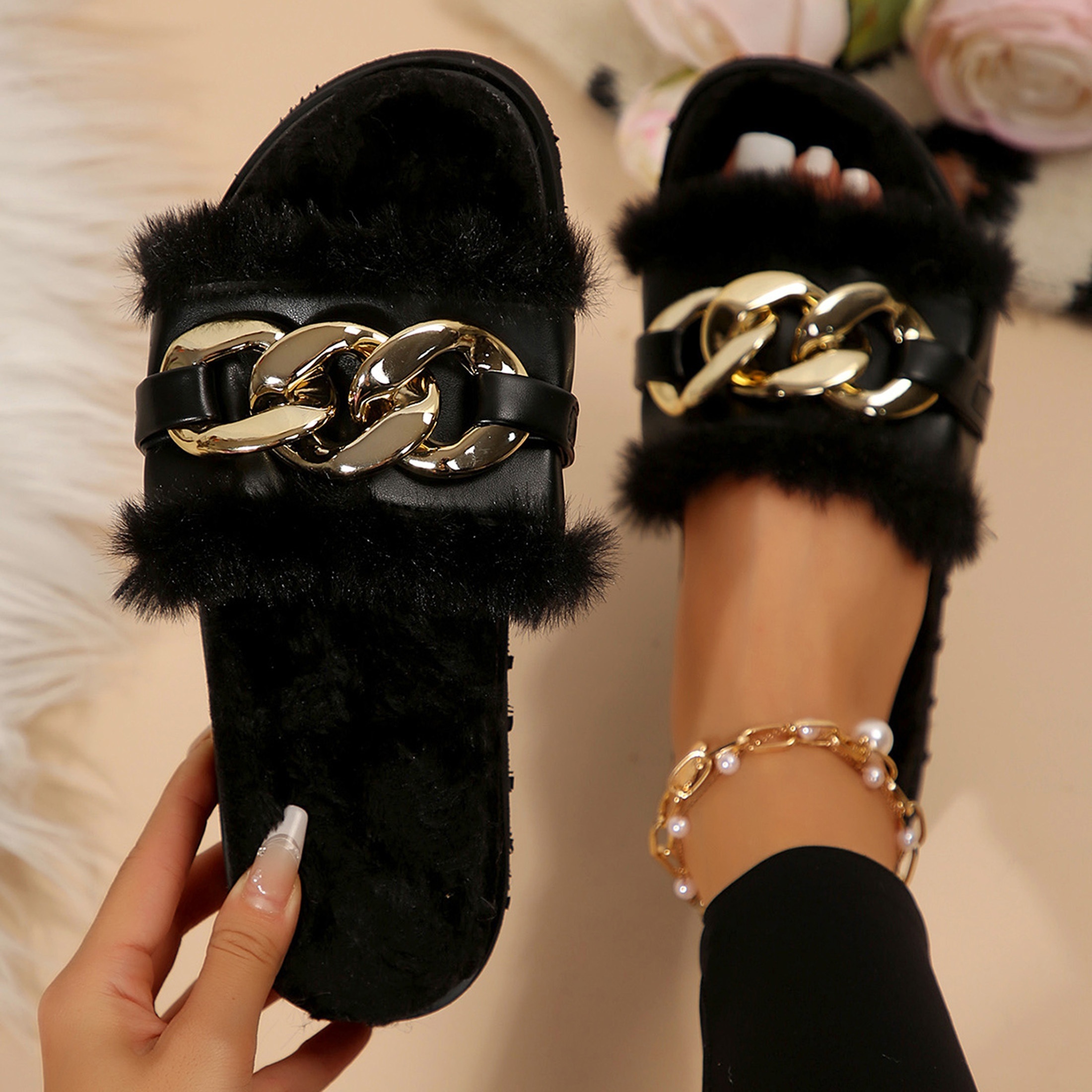 

Women's Winter Fashion Furry Fluffy Flat Slippersopen Toe Solid Color Sandals Metallic Chain Outdoor Casual Shoes