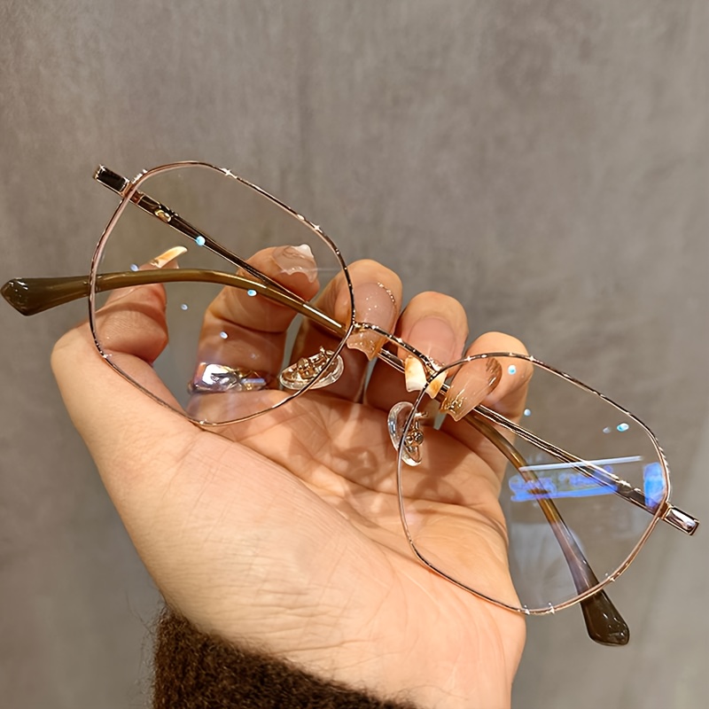 

A Pair Of Golden Glasses With A Sweet And Crispy Caramel Wind, Designed To Complement Various Face Shapes With Clear Lenses.