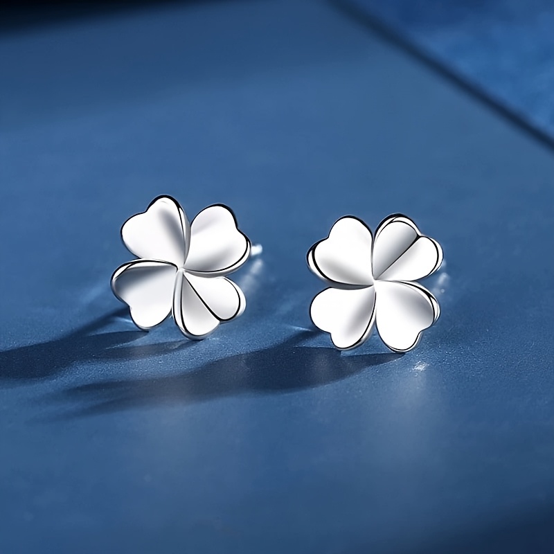 1/ 2 Pair Clover Ear Nails Fashion, Niche Temperament, Easy And Versatile, Smooth And Heart-shaped Ear Studs