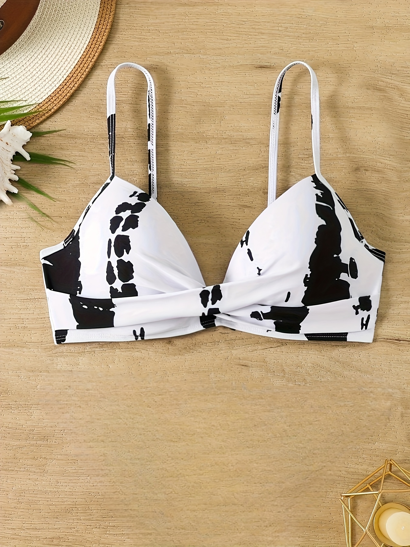 GYYH-11016 Women'S Bikini Top, Featuring a Front Cross Design And Underwire Cups.