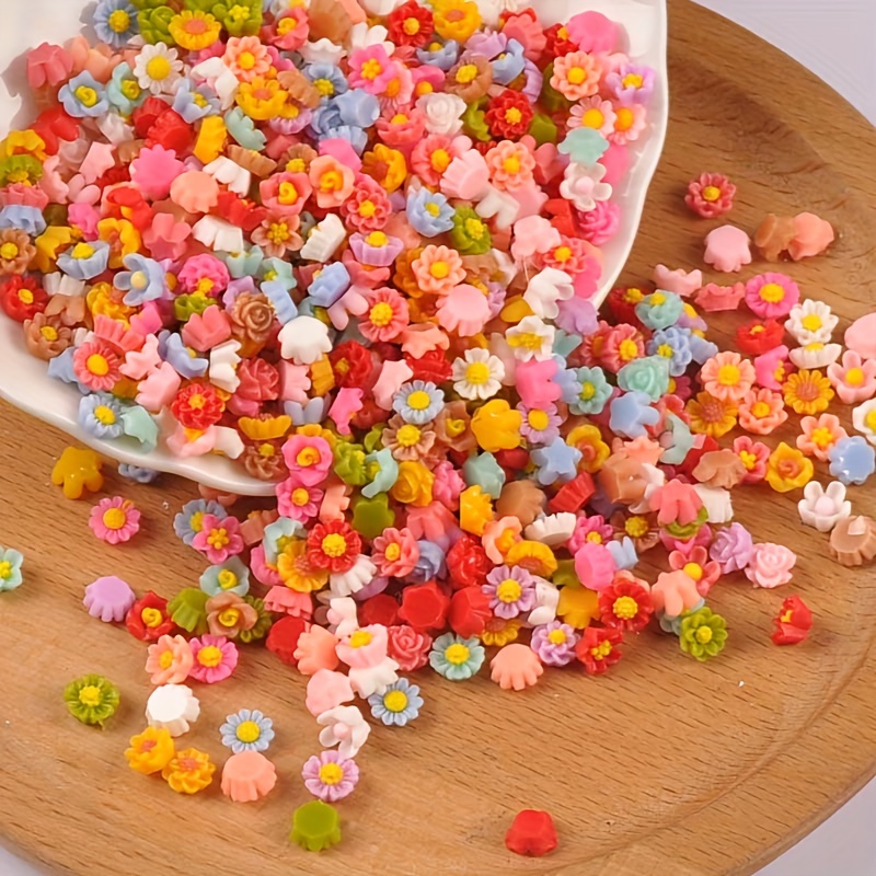 

Lot de 100 mini embellissements floraux en résine de différentes couleurs pour artisanat DIY, nail art, décoration de mariage - non autocollants.