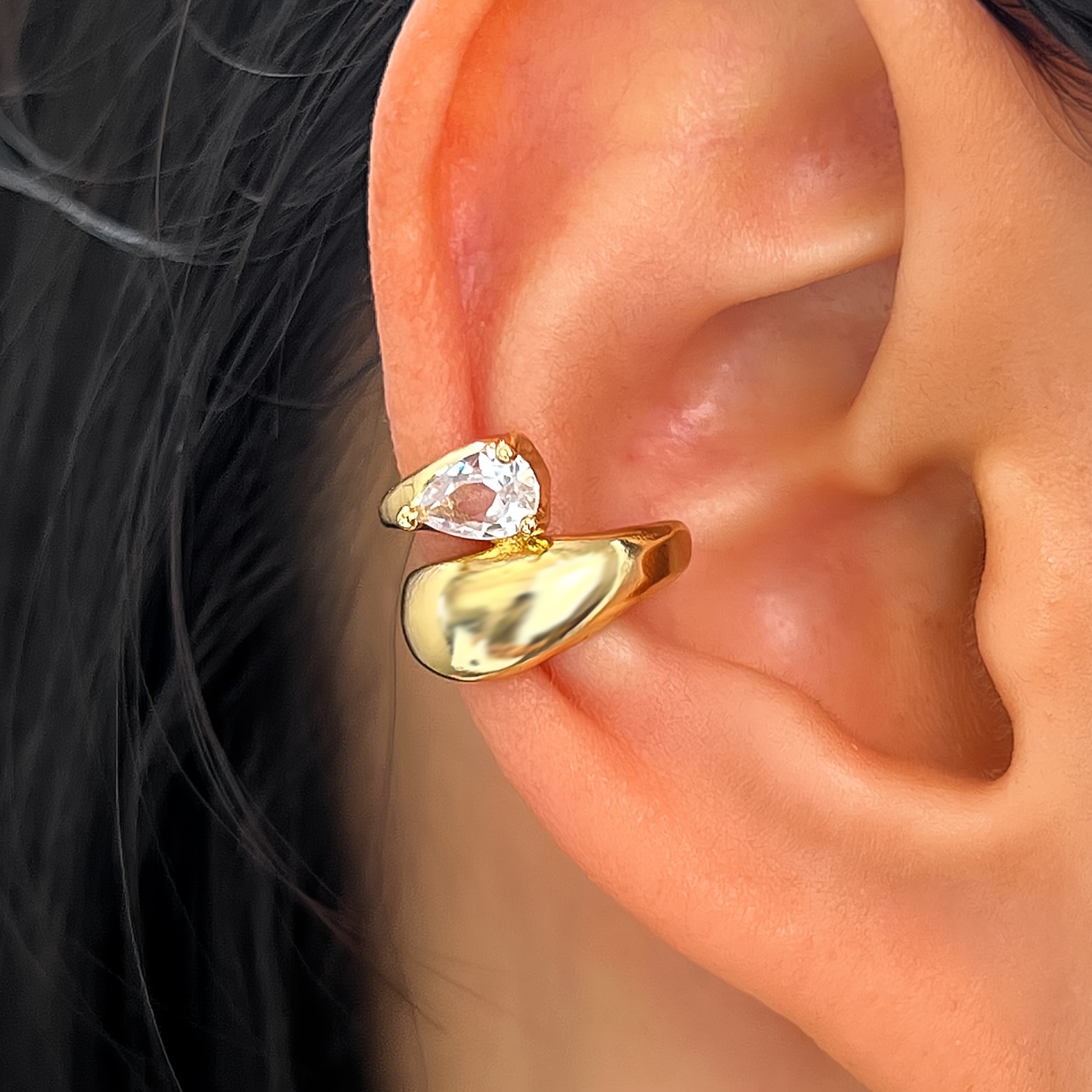TEMU A Light Luxury, Minimalist, And Fashionable Geometric Cold-style Drop-shaped Clip-on Ear Cuff With Inlaid Synthetic Synthetic Zirconia, Suitable
