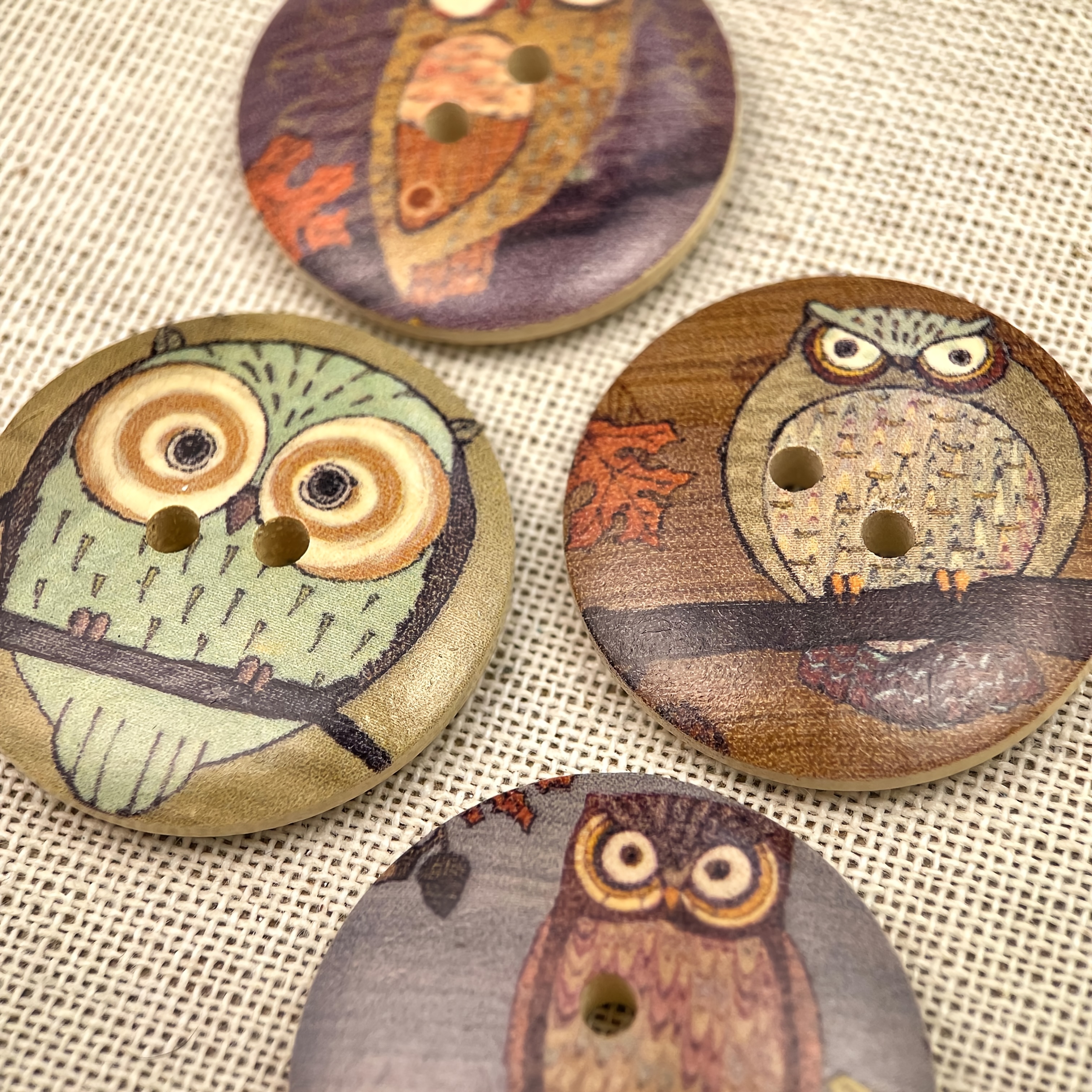 

8 Cartoon Owl Illustrations Wooden Buttons, 2-hole Round Handmade Buttons, Suitable For Sweaters, Hats, Diy Crafts And Decoration, Designs And Colors