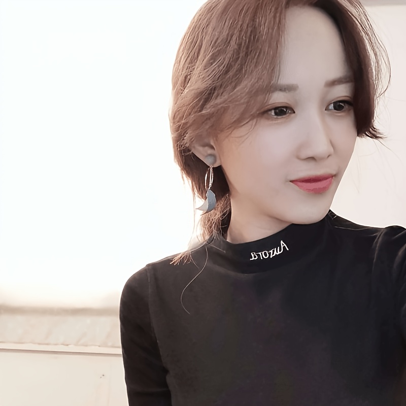 Women's Fashionable Wavy Round Earrings