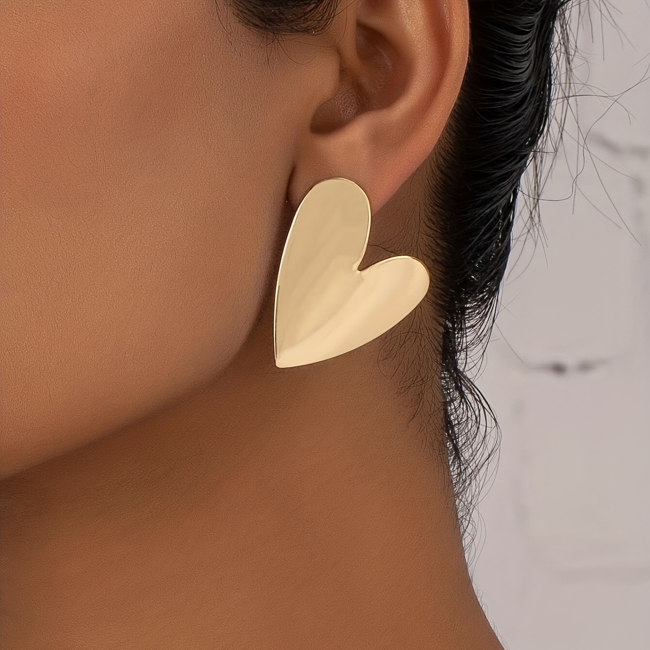 

1 Pair Fashionable Heart-shaped Stud Earrings For Women, Simple Cute Iron Material, For Daily And Party , Accessory