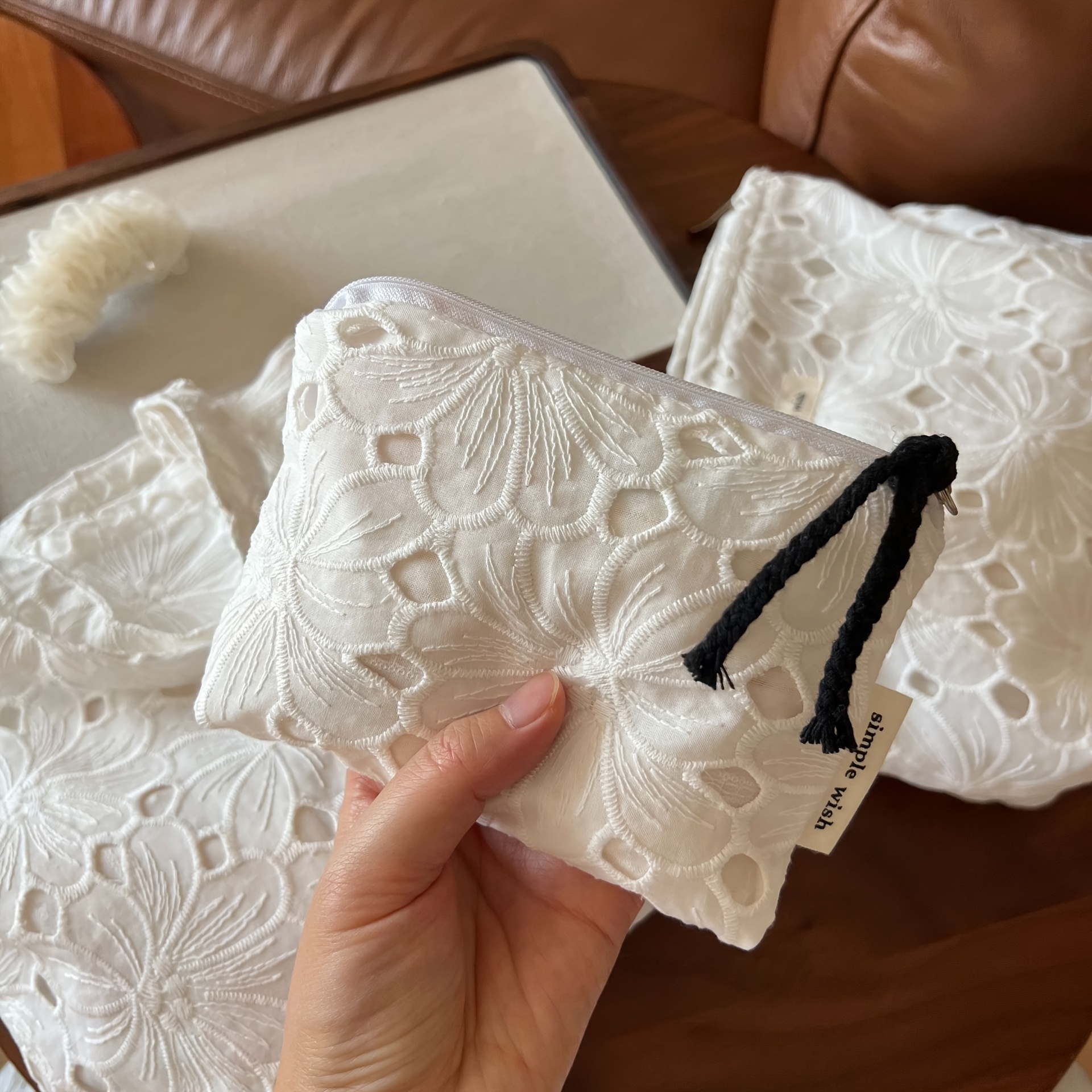 Image of Vintage Lace Embroidery Coin Purse Women's Sanitary Pad Bag Mouth Red Envelope Cosmetic Bag