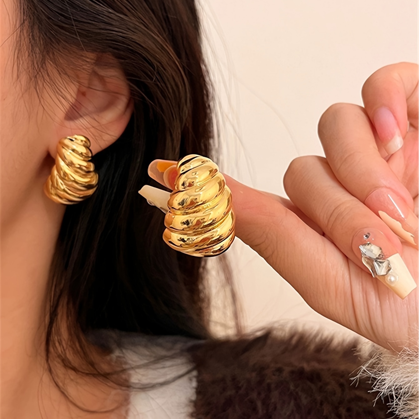 

Unique Spring Water Drop Shaped Stud Earrings Alloy 14k Plated Jewelry Vintage Bohemian Style Personality Ear Decor