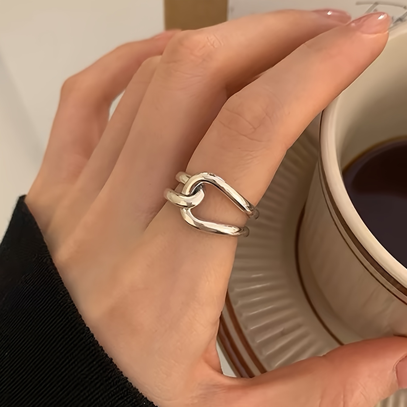Image of 1pc Of Fashionable, Minimalist Style, Personalized Knotting, Light Luxury, Elegant And Suitable For Daily Vacation. Made Of Copper Material, A Women' Ring