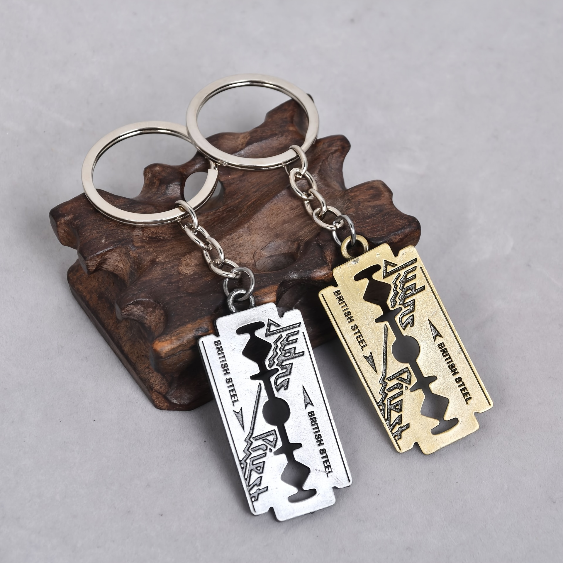 

British Rock Band Blade Keychain For Men, Creative Razor Pendant Keychain For Backpack