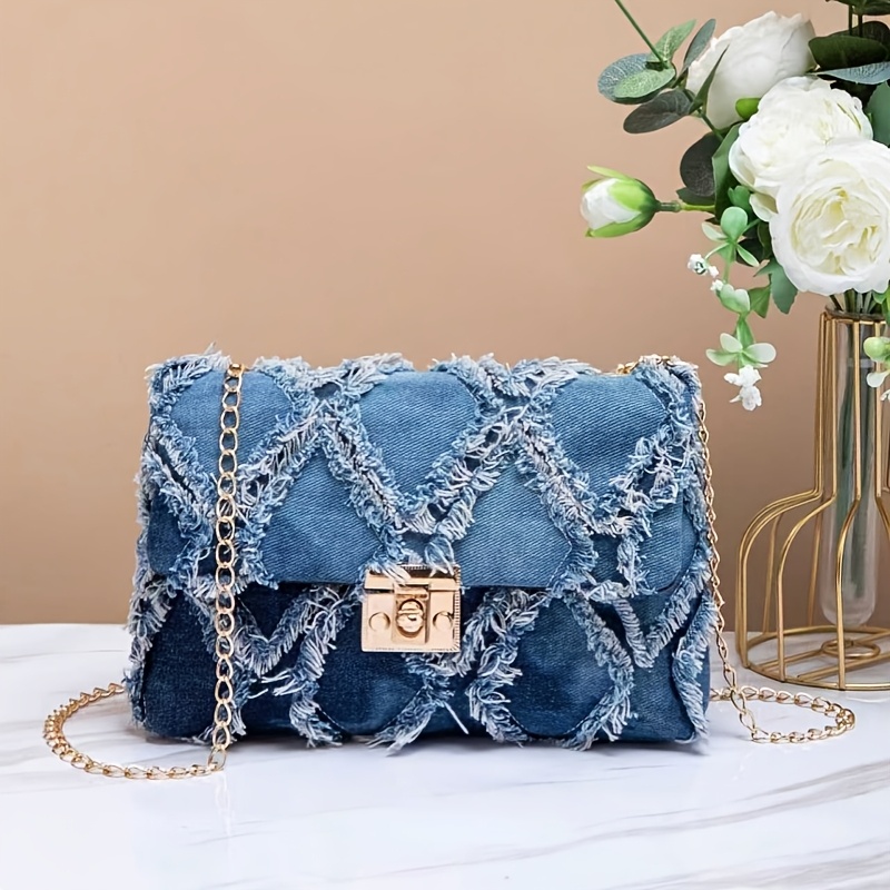 Women's Crossbody Bag Checkered Small Square Bag Fashion Trendy Phone Bag Individual Scalloped Women's Purse: retailer-supplied image
