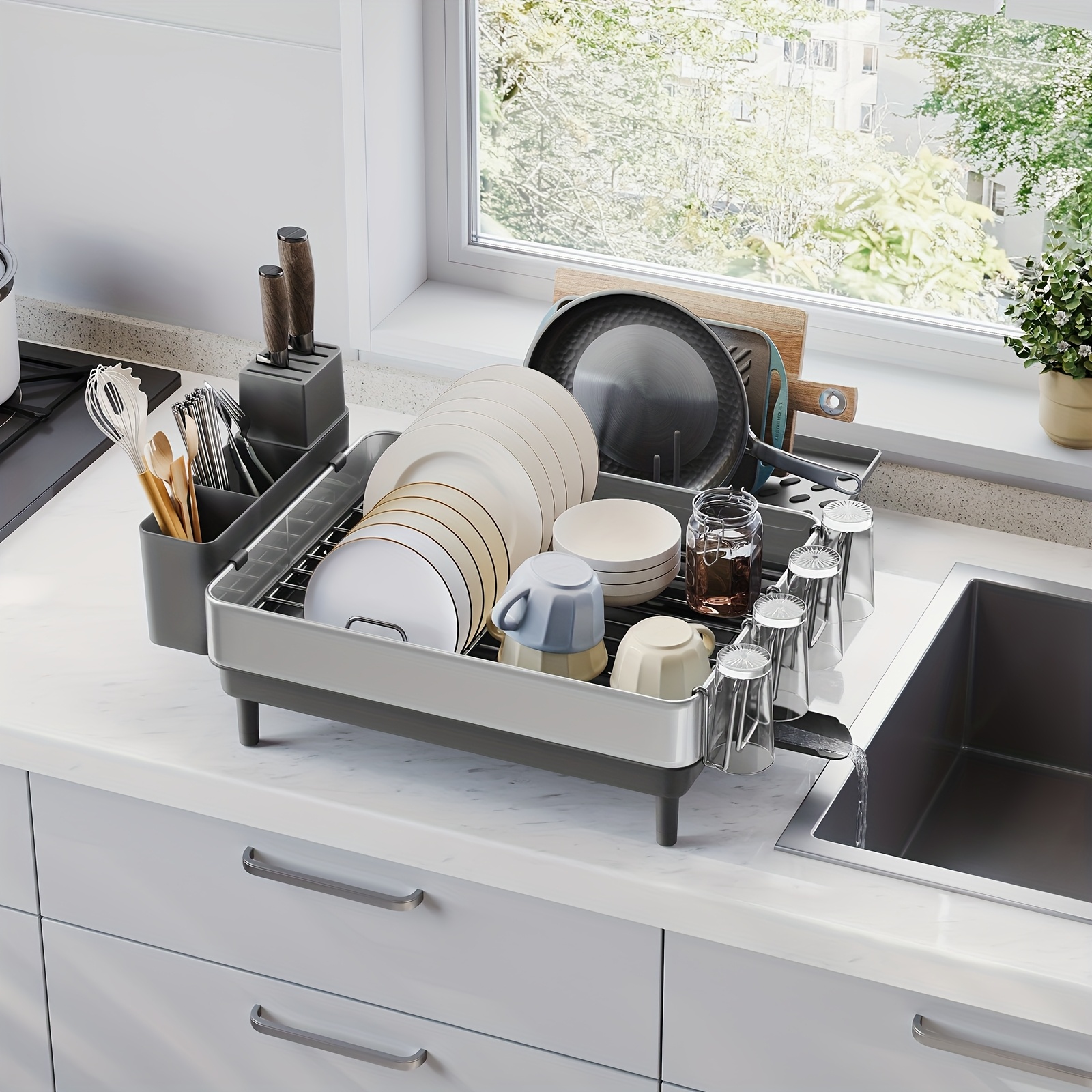 TEMU Grand égouttoir à vaisselle extensible pour plan de travail de cuisine, en acier inoxydable avec bec verseur rotatif, porte-ustensiles, tasses,