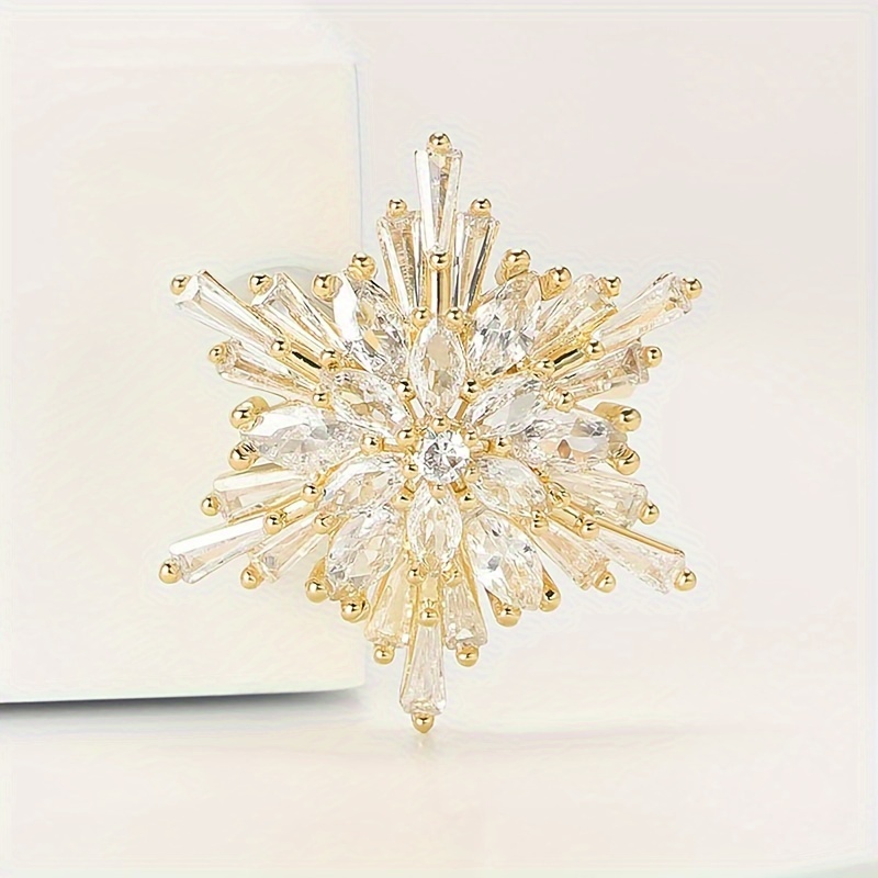 Image of Elegant Christmas Snowflake Brooch, Vintage Snowflake Badge, Women's Fashionable Jewelry, Perfect Winter Accessory