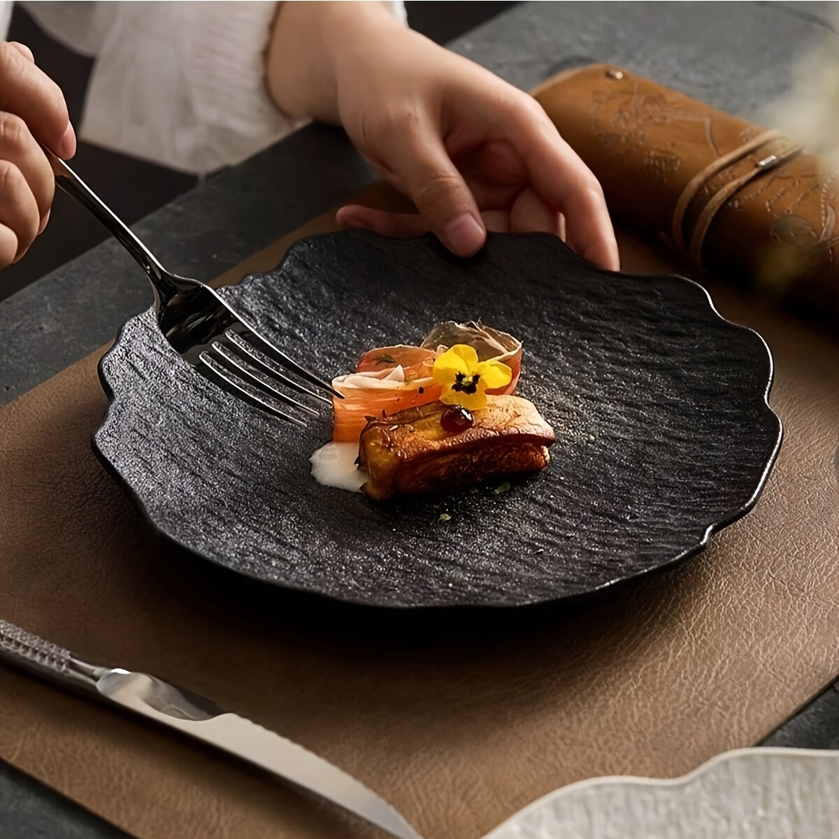 Stone Patterned Irregular Shallow Ceramic Plates, Round Vegetable Plates for Household & Commercial Use, High-End Western Dining Tableware, Creative Artistic Conception, All-Season Ceramic Design