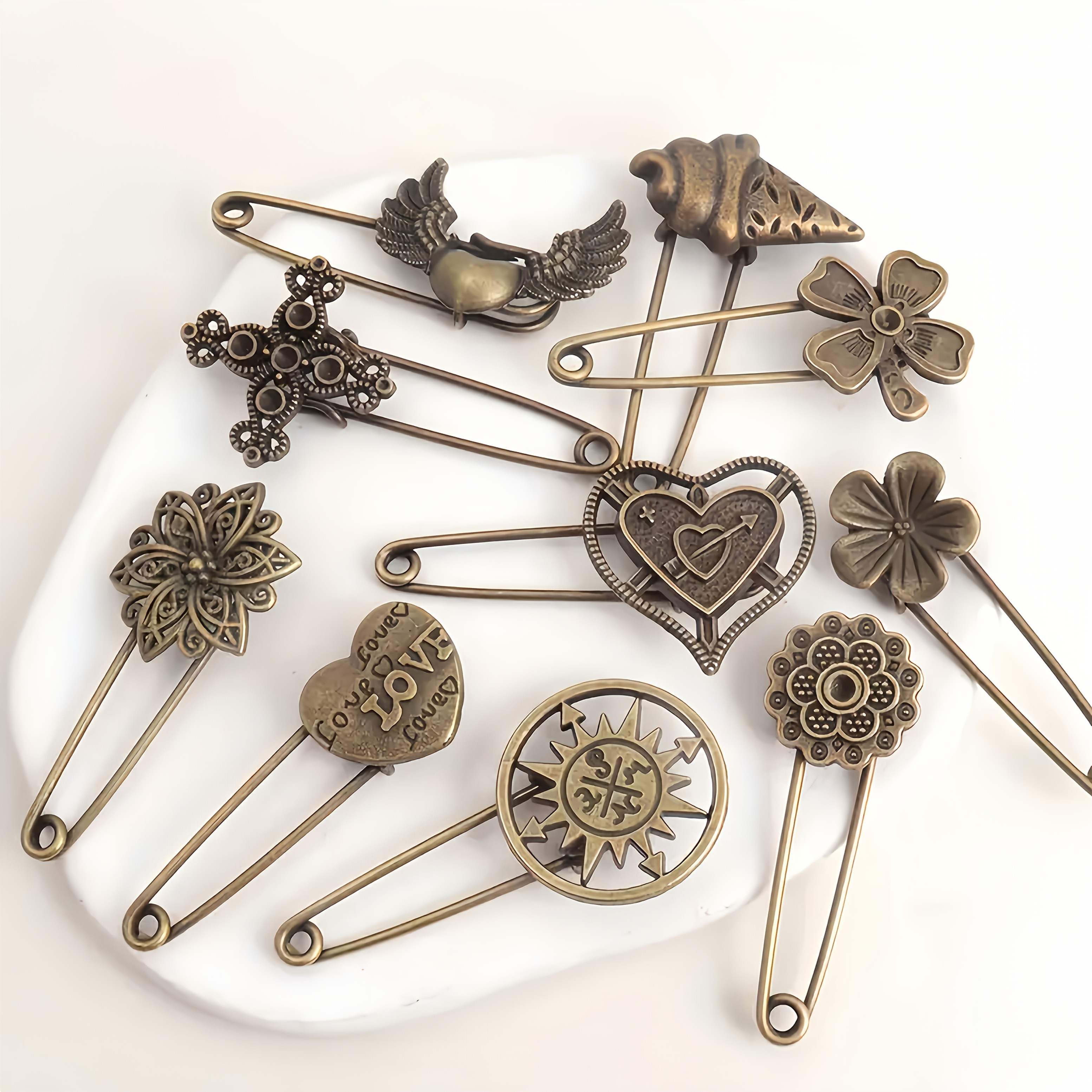 4pc Retro-Style Creative Brooch Set