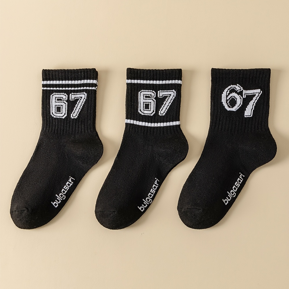 E-shop 3 Paar Kindersocken mit Nummer "67"-Muster, atmungsaktive Basketballsocken für Jungen Mädchen, niedliche Sportsstrümpfe für den täglichen
