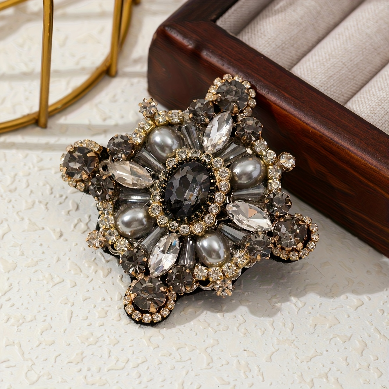 TEMU 1pc Broche Octogonale Florale Strass et Perle Vintage, Épinglette Multi-Couches Lourde, Style , Décoration pour Costume Veste Robe, Accessoire