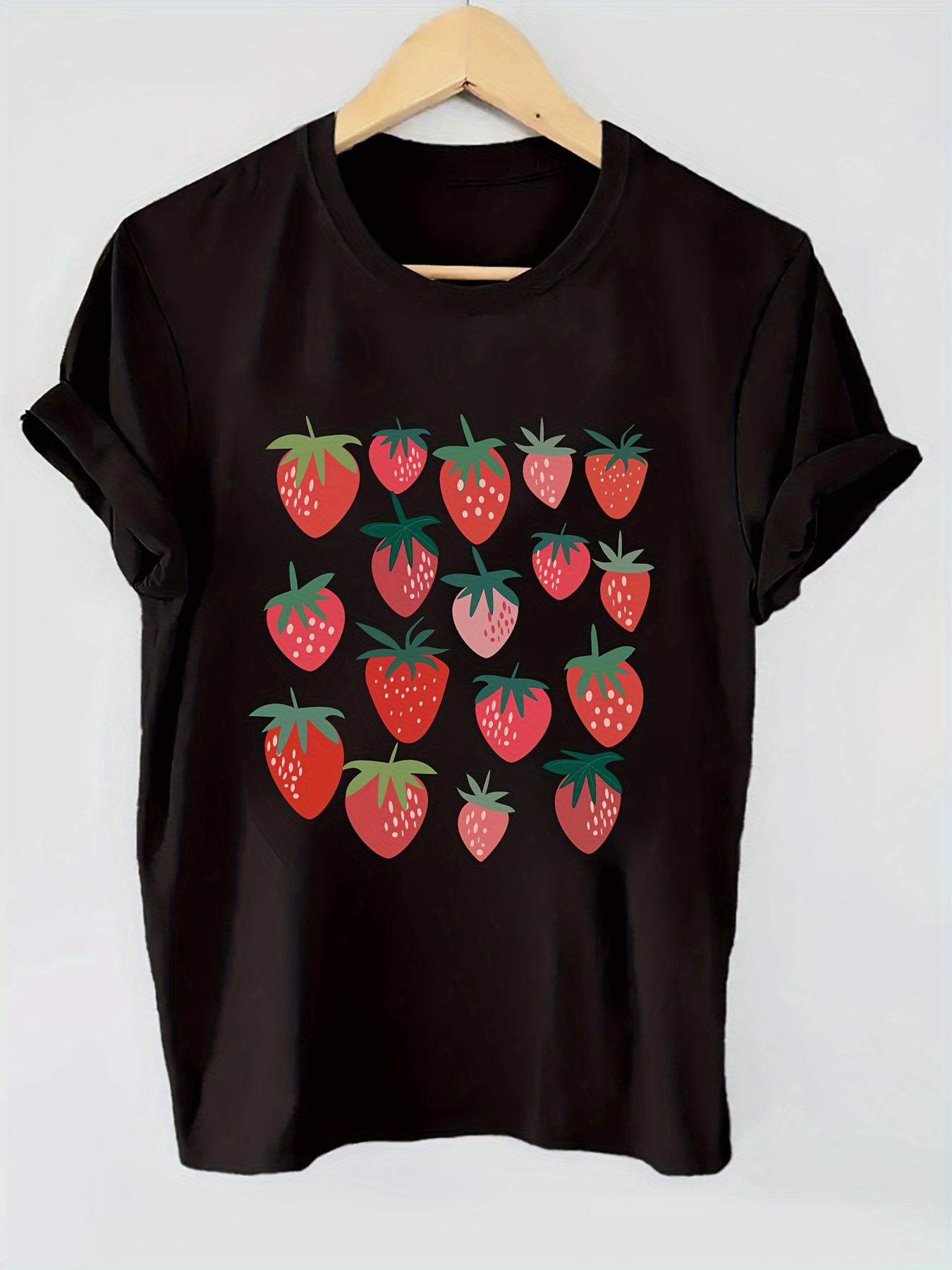 plus size, ronde hals t-shirt voor dames met aardbeienprint