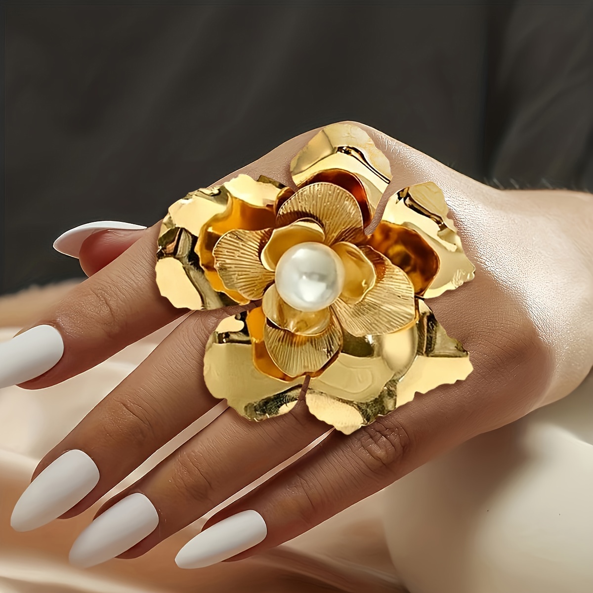 

Unique Golden Color Flower Open Ring Inlaid White Faux Pearls Elegant Statement Finger Ring Jewelry Decoration