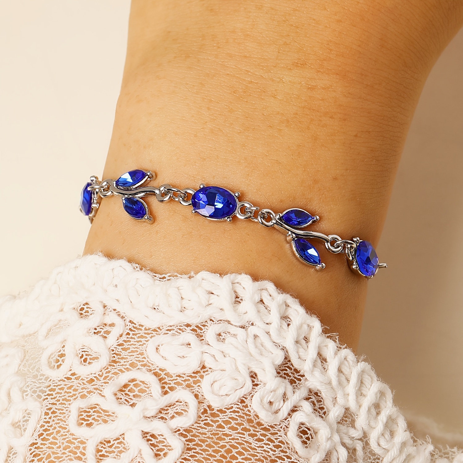 Women's Synthetic Zirconia Leaf Flower Bracelet, Elegant Gift