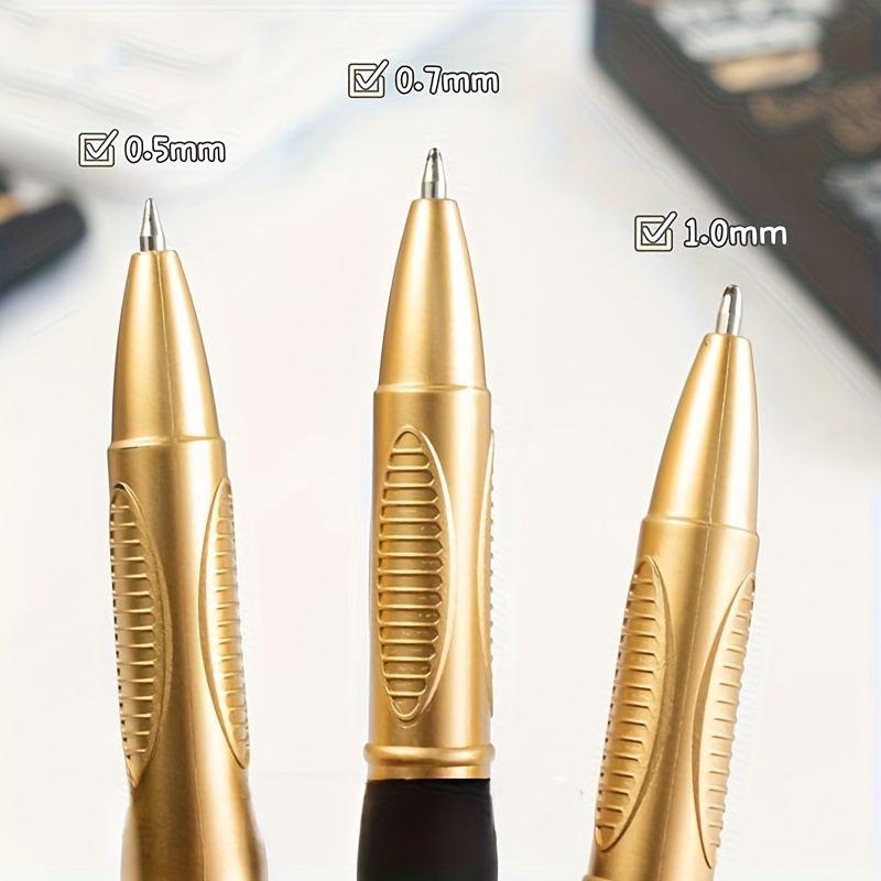 Set de 15 pixuri neutre, incluzând 3 cutii de pixuri gel cu vârfuri de 0.5mm, 0.7mm și 1.0mm. Aceste pixuri pe bază de apă oferă o experiență de scriere fină, potrivite pentru utilizare școlară și de birou. Pixul cu bilă este inclus.