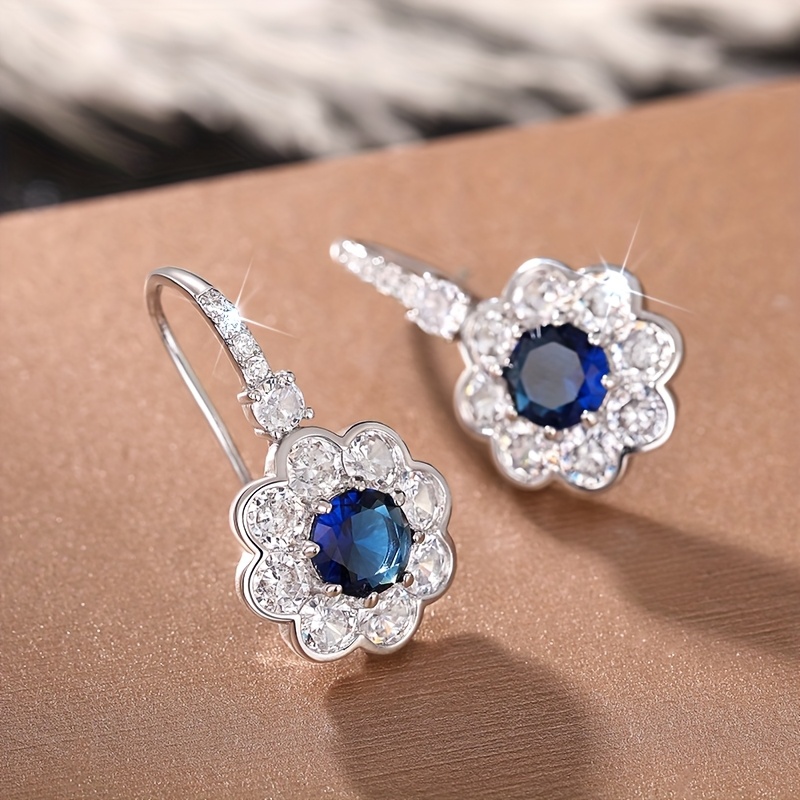 E-shop 1 Paar modische Damen-Ohrringe mit Anhänger, exquisit eingelegt mit synthetischen Zirkonia-Blumen, Vintage--Schmuck für Damen, modische Ohrringe