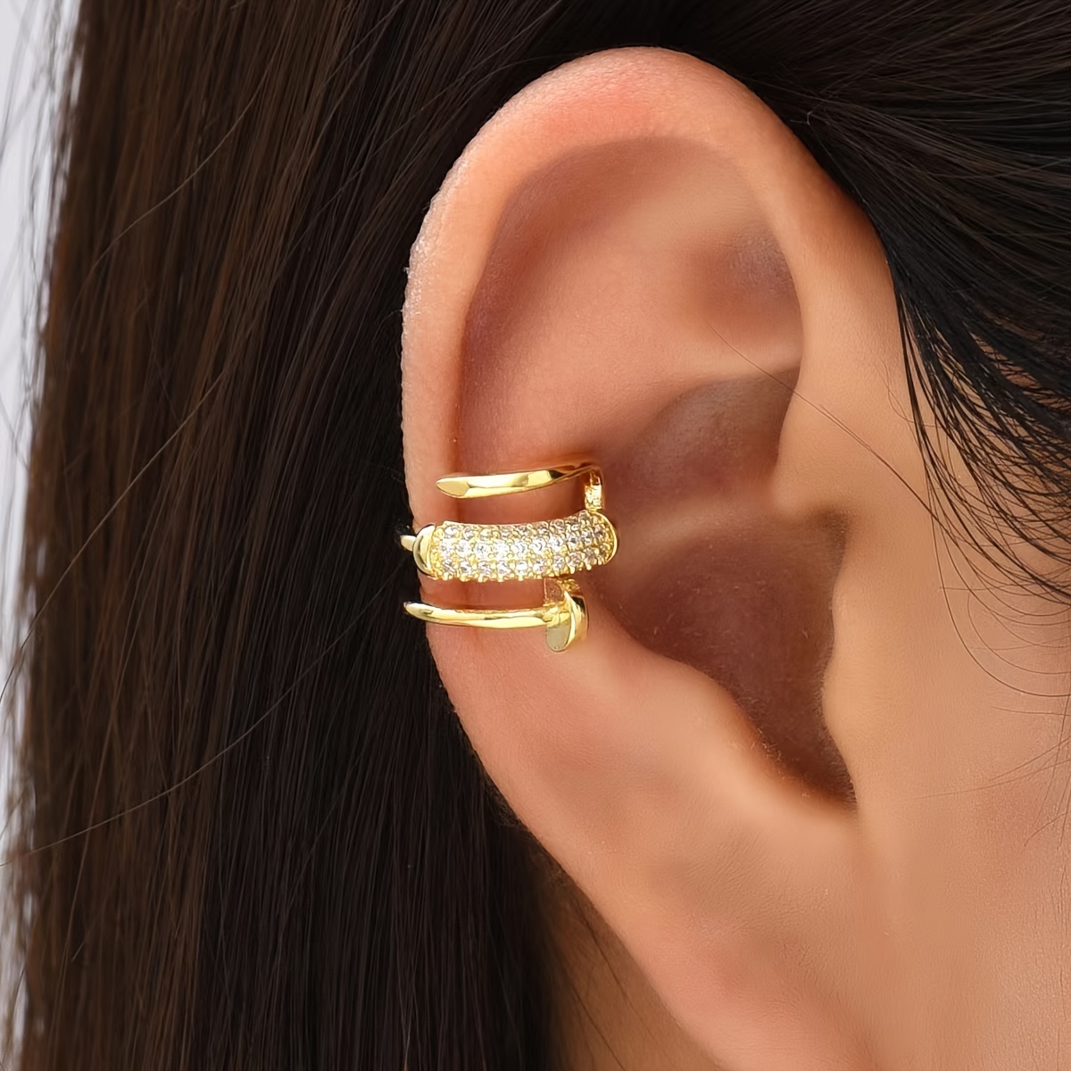 E-shop Ein leichter, luxuriöser, minimalistischer, mehrschichtiger, mikro-eingefasster, synthetischer Zirkonia-Ohrring ohne Piercing, personalisierter