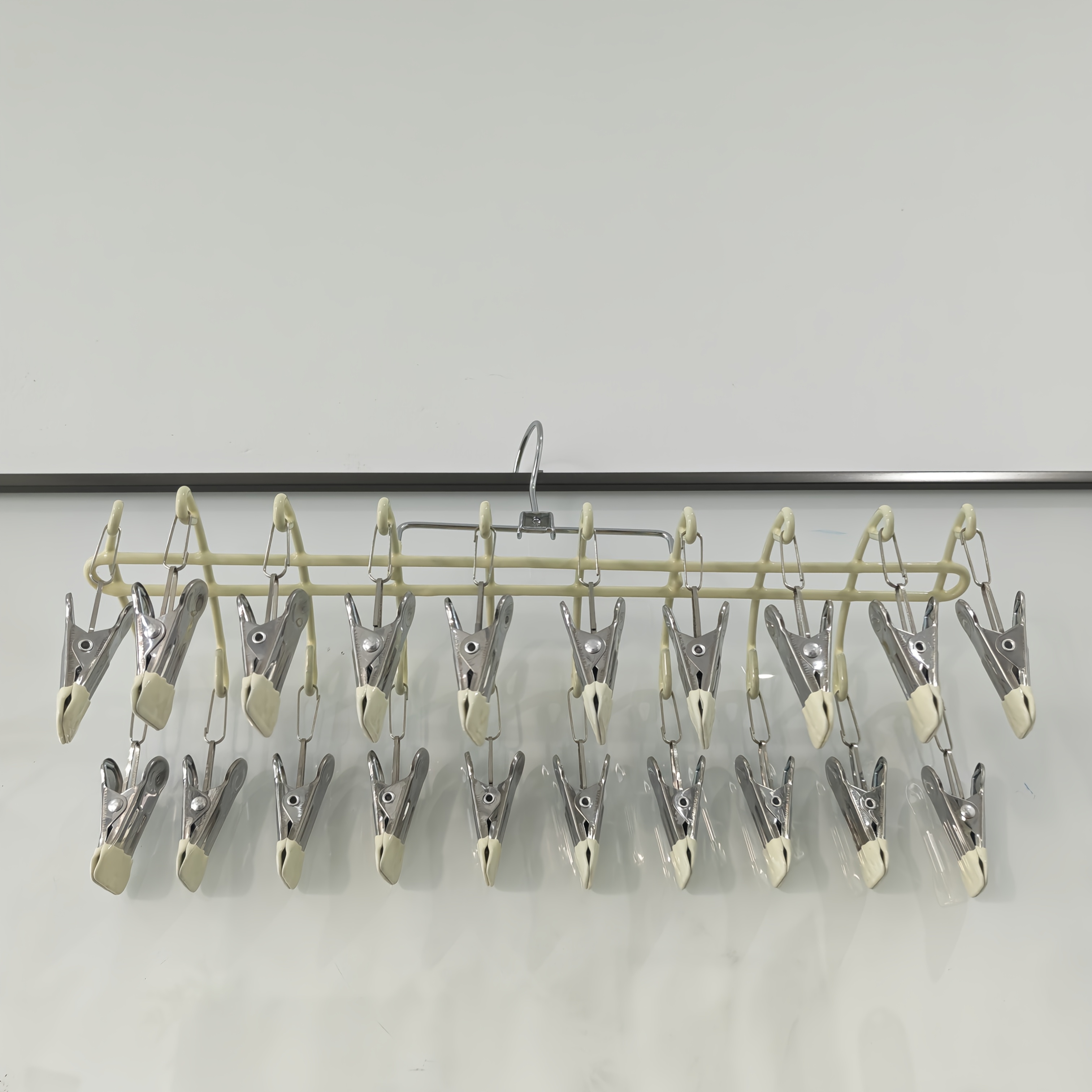 TEMU 20pcs Hangers With Clips, Heavy-duty Space-saving Hangers, Stackable And Expandable Design, Horizontally Or In Closet, Suitable For Trousers,