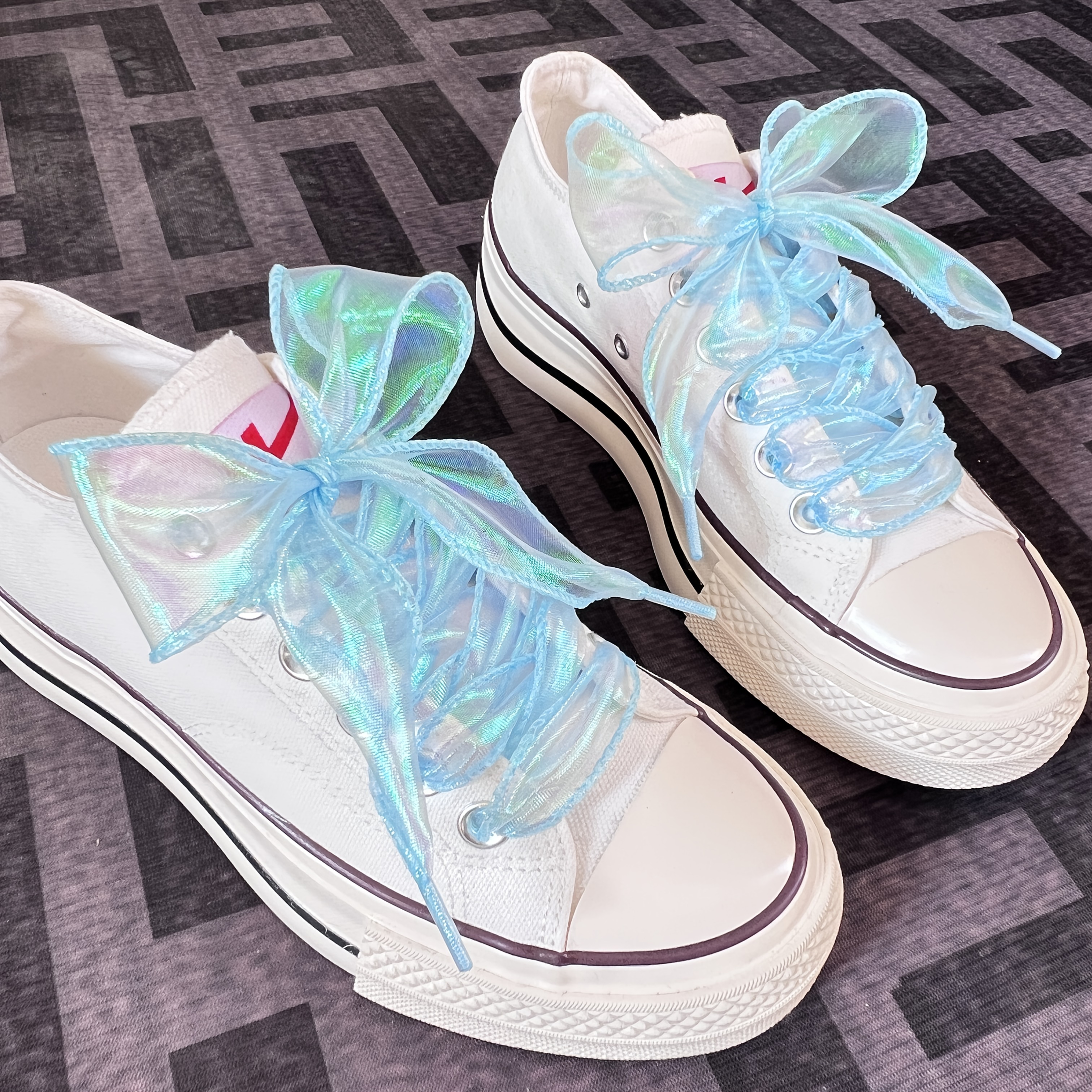 Image of A Pair Of Shoelaces - Iridescent Fish-tail Shoelaces - Colorful Laser Fish-tail Transparent Shoelaces