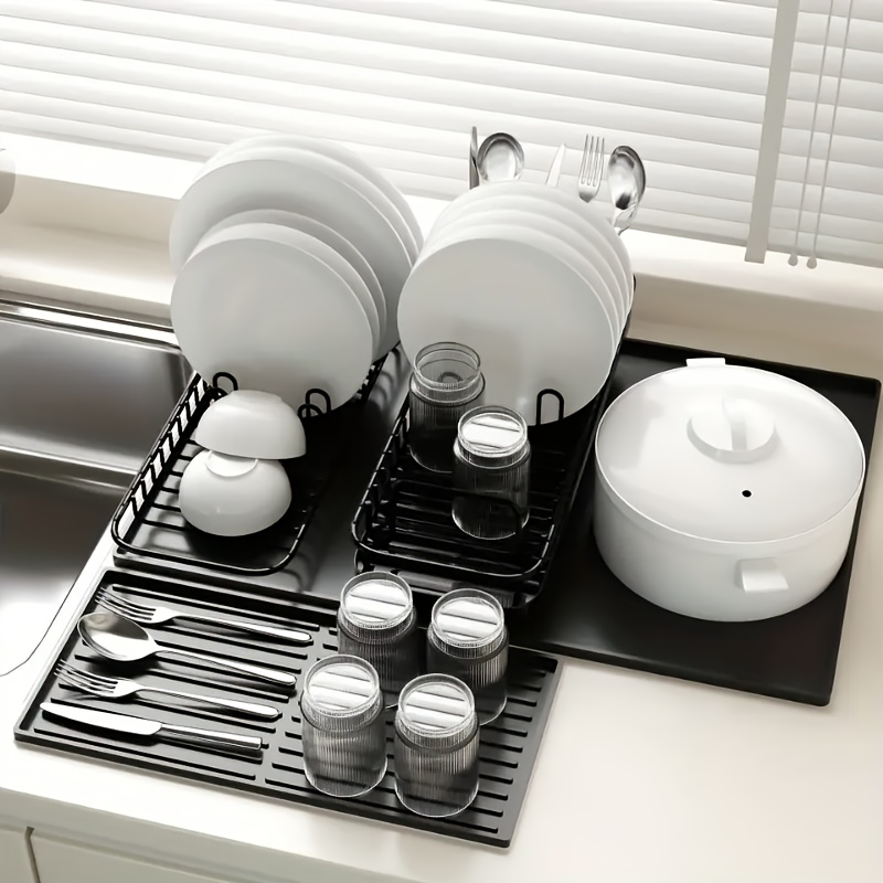 A 2-In-1 Silicone Coffee Mat with Raised Edges, Measuring 59.94cm X 39.88cm, Designed to Protect Coffee Bar Countertops. It Is Suitable for Coffee Machines, Espresso Machines, And Dish Drying Mats, Featuring a Non-Slip Design And a Removable Absorbent Pad. This Multifunctional, Heat-Resistant Kitchen Accessory Also Adds Decorative Appeal.