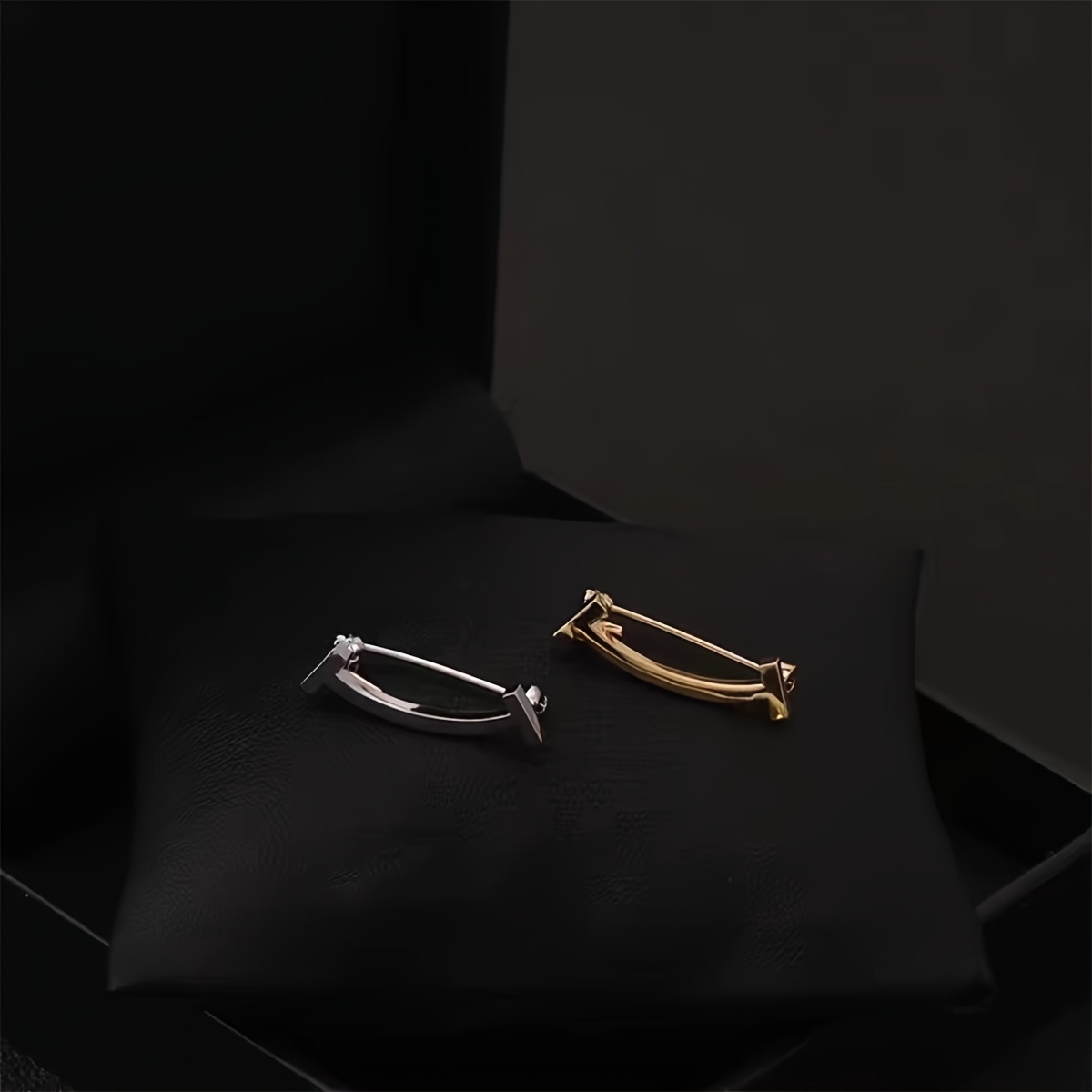 Image of Set Of 2 Safety Pins For Clothing Collars, Small Clips Designed To Prevent Slipping, Ideal For Decorating And Securing Women's Garments