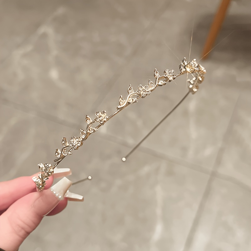 Image of A Stylish, Elegant, And Exquisite Women's Wedding Headpiece, Alloy Hairband With Rhinestone , The Best Women's Makeup And Headpiece