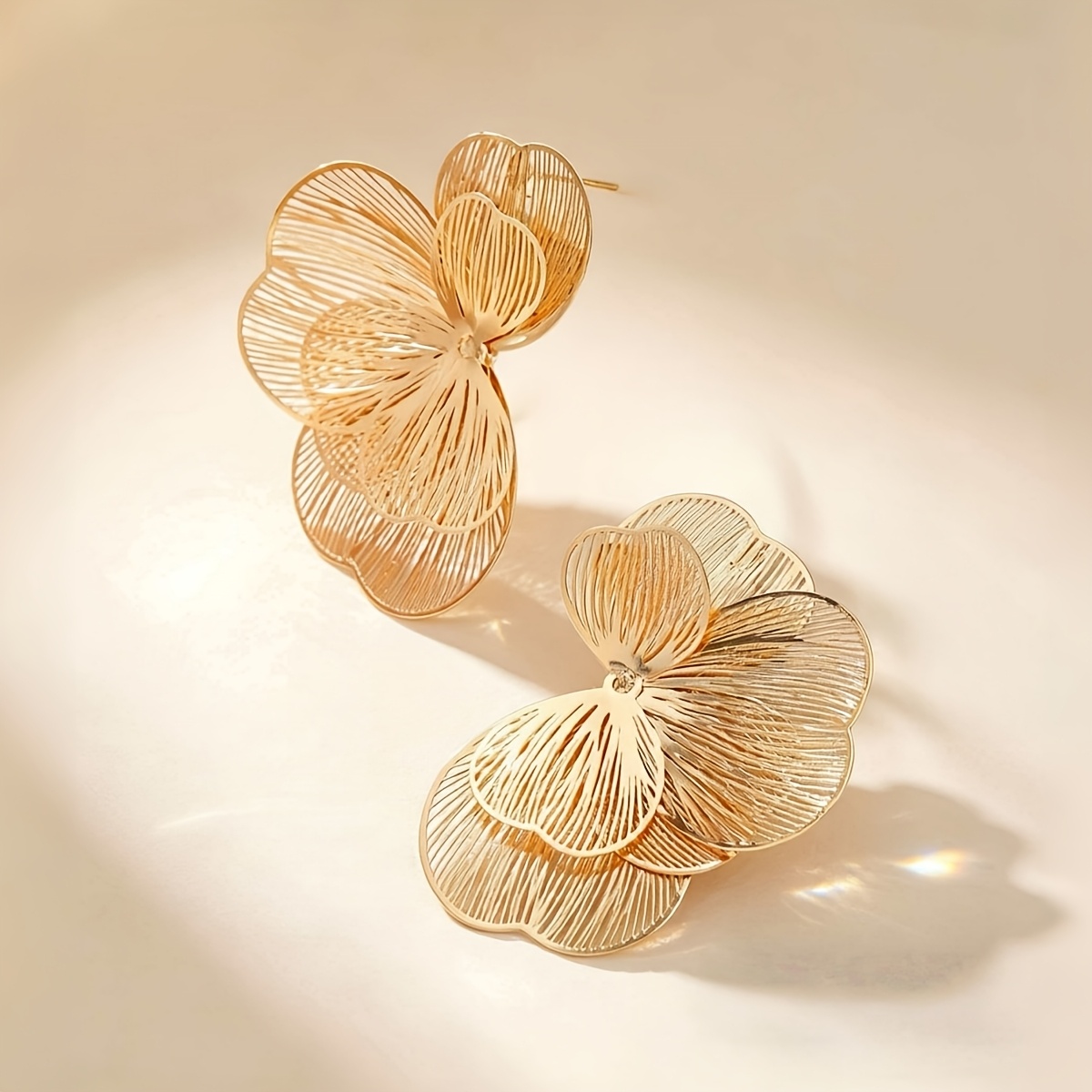 A Pair Of Elegant Bohemian--shaped Openwork Three-dimensional Petal Floral Stud Earrings. With A Style, A Sense Of And . Are Versatile Accessories For Women's Parties