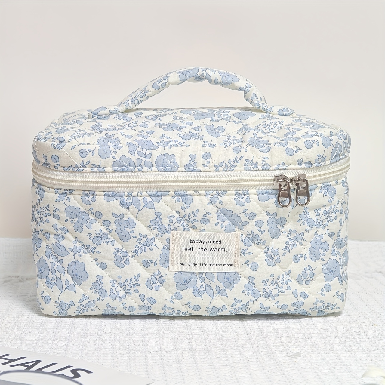 E-shop Eine neue, stylische Blumen-Make-up-Tasche mit Griff, mit mehreren Ebenen und Funktionen, für Reisen, Toilettenartikel und Aufbewahrung. Es ist