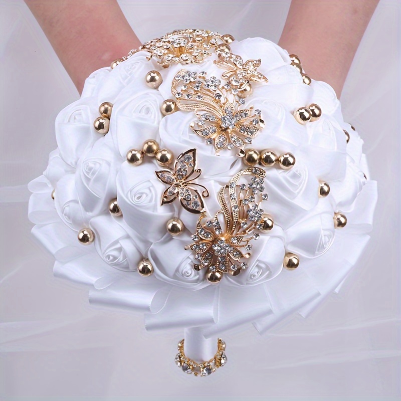   kuyov qizlar uchun buket boy qizil shokoladli güllar, kristal va marjon aksessuarlari bilan to'ldirilgan to'ylar tafsilotlari 9