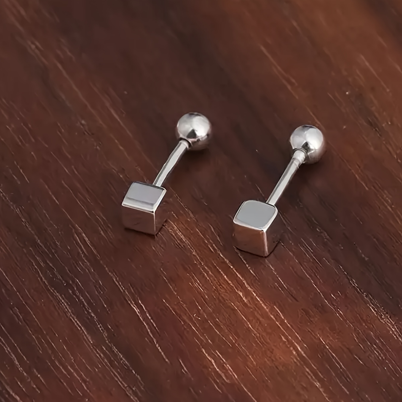 E-shop 1 Paar Edelstahl-Schraubverschluss-Stecker für Helix/Conch, schlicht kompakt mit elegantem Design für Ohrläppchenpiercings. Diese kleinen