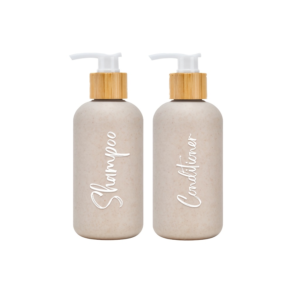 E-shop Ein Set aus zwei 250-ml-Shampoo- und Spülungsbotteln mit Bambuspumpen - Inklusive zwei wasserfesten Aufklebern. Hergestellt aus