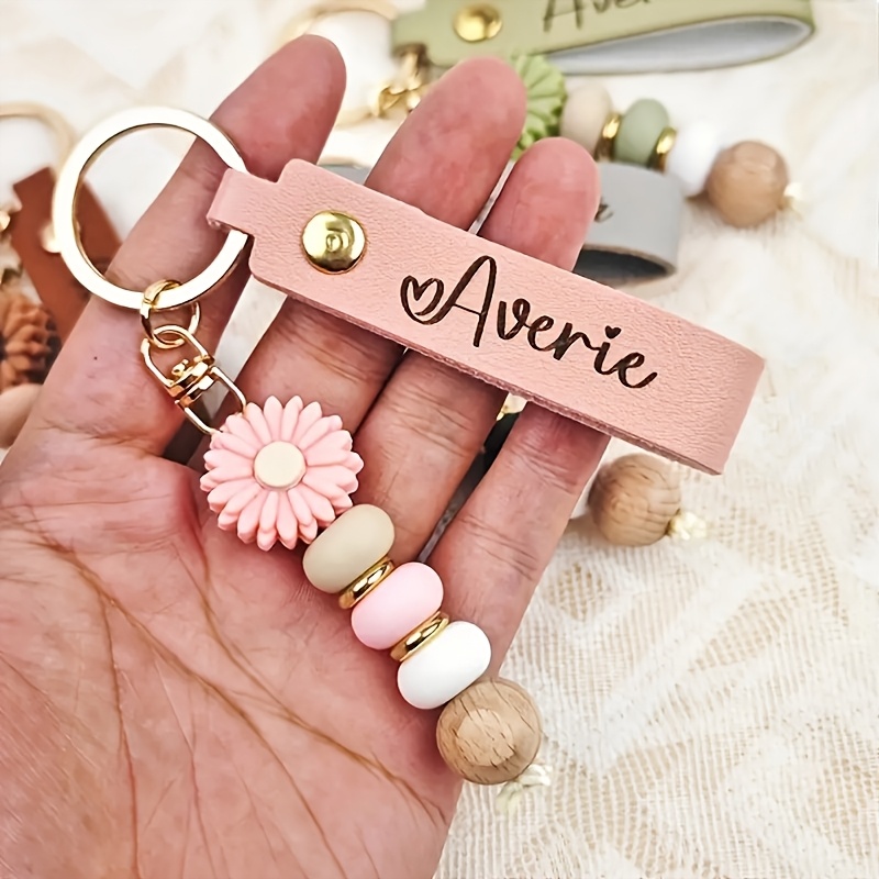 Image of Custom Daisy Beaded Keychain With Name And Floral Pattern Decoration – Soft-colored And , Featuring A Lobster Clasp Closure, An Elegant And Chic Gift Suitable For Women, Teachers, Birthdays, Christmas