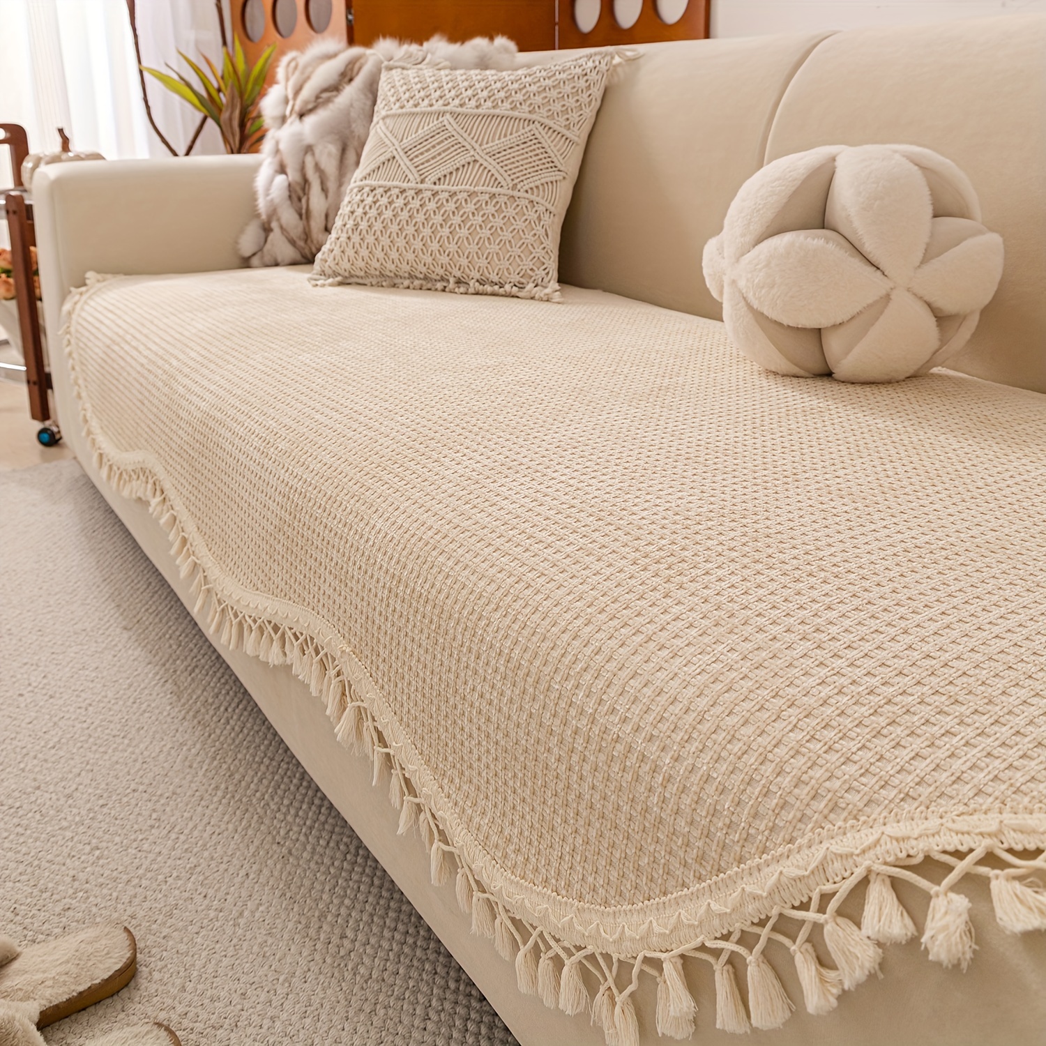 1pc of Uniquely Shaped Tassel Short Plush Non-Slip Sofa Cover, Pet-Friendly Non-Slip Sofa Protector, Suitable for 1/2/3/4 Seat Sofas - Comfortable Home Decor for All Seasons